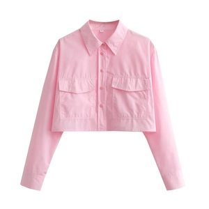 Chemise courte rose à manches longues pour femmes avec poches poitrine et col à revers