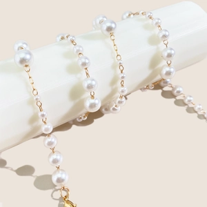 Elegant beaded eyewear chain with white gradient pearls and gold link necklace style