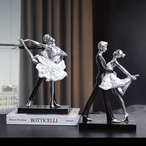 Statue di coppia di ballerini latinoamericani in resina con finitura argento decor