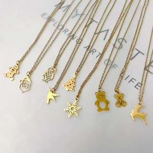 Colliers de Noël dorés avec pendentifs Père Noël, renne et bonhomme en pain d'épices