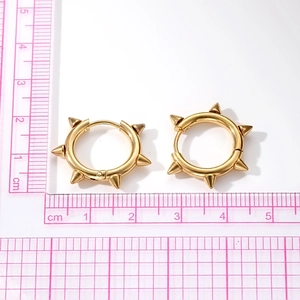 Punk style golden stainless steel hoop earrings with cone spikes and snap closure