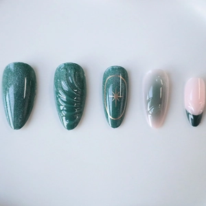 Detail of 3D cat-eye green almond press-on nails with wave texture and star patterns