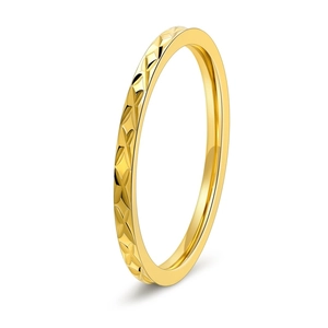 Minimalist 18K gold plated clover pattern ring in durable 1.5mm stainless steel