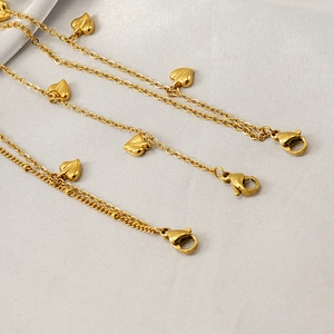 Detail of 18K gold-plated double-layer anklet with heart pendants and lobster clasp