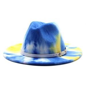 Chapeau fedora jazz en laine tie-dye bleu et jaune avec bande en cuir blanc élégant