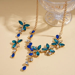 Parure collier et boucles d'oreilles fleurs vintage avec cristaux bleus dorés