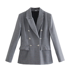 Klassischer zweireihiger Blazer mit schwarz-weißem Hahnentrittmuster und schmaler Passform