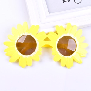 Occhiali da sole divertenti a forma di girasole con petali gialli per feste di bambini