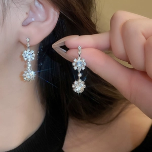 Ensemble collier et boucles d'oreilles fleur de luxe avec strass brillants incrustés