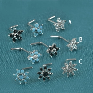 Flower-shaped nose studs with zircon and turquoise on L-shaped bars in silver finish