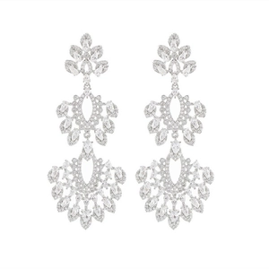 Boucles d'oreilles pendantes argentées avec pendentifs fleurs évidées en zircon brillant