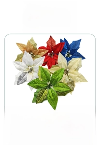 Vue détaillée de fleurs de poinsettia en tissu pailleté pour décoration de sapin de Noël
