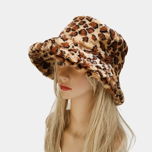 Cappello bucket vintage da donna in pelliccia sintetica leopardata per calore e stile