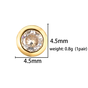 Detail view of 4.5mm round zircon stud earring with size and 0.8g weight specifications