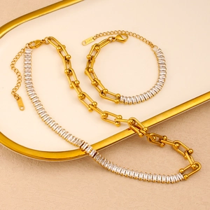 Detail of horseshoe link and zircon jewelry set on a ceramic tray with K18 gold plating