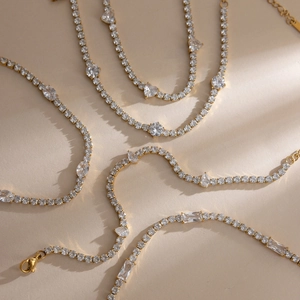 18K vergoldetes Edelstahl-Tennisarmband mit weißem Herz und tropfenförmigem Zirkon