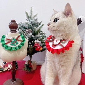 Bavoir de Noël en tricot pour animaux avec motifs Père Noël et sapin pour chats