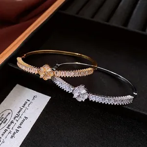 Bracciale Rigido Di Lusso Con Fiore Quadrifoglio Per Donna Con Zircone Pavé In Rame Stile Vintage
