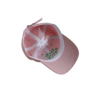 Rosa Kinder-Baseballkappe aus Baumwolle mit grüner Stickerei und verstellbarer Metallschnalle