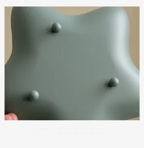 Star-shaped iron dessert tray with round ball feet for stable placement on tables