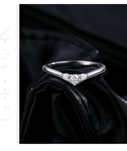 Macro shot of V-shaped S925 silver ring featuring three sparkling round-cut moissanite stones