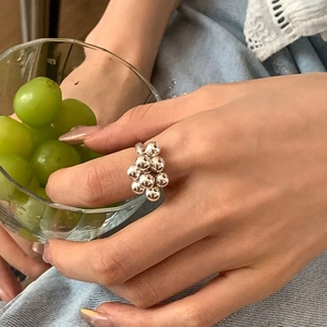 Einzigartiger silberner Trauben-Perlenring in minimalistischem Messing-Design für Damen