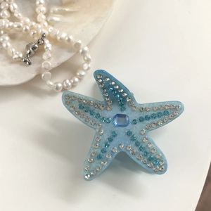 Pinza para el pelo de estrella de mar en acetato azul con diamantes y diseño elegante