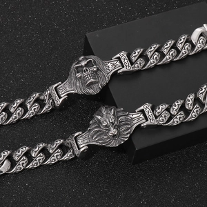 Vintage 304 stainless steel chain bracelet with wolf head and skull head relief charms