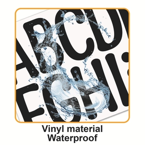 Détail d'autocollants lettres en vinyle imperméables montrant la résistance aux éclaboussures