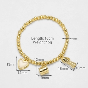 Vista detallada de pulsera de cuentas bañada en oro 18k con medidas de los dijes de corazón