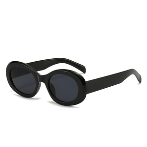 Retro oval black sunglasses with thick frames for a stylish vintage street style look