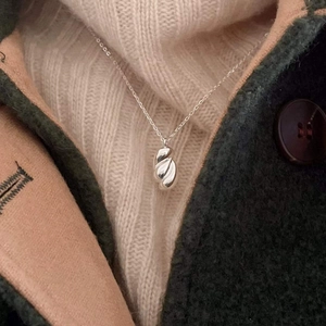 Minimalist 925 silver irregular water drop pendant necklace on knitted sweater