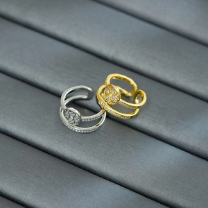 Double-layered clover rings in gold and silver finish with sparkling zircon stones
