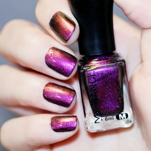 Long-lasting chameleon nail lacquer in purple-red starry sky finish for professional manicure
