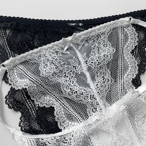 Spitzenthongs für Damen mit feinen Schleifendetails in Schwarz und Weiß Farbenwahl