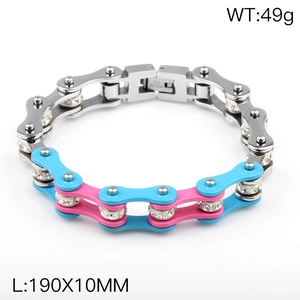 Détail du bracelet chaîne de vélo pour hommes avec strass bleus et roses