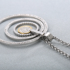 Chic two-tone triple ring pendant necklace with crystals in polished stainless steel