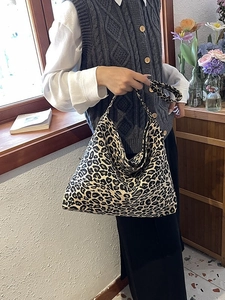 Fashionable leopard print tote bag for women with large capacity canvas shoulder strap