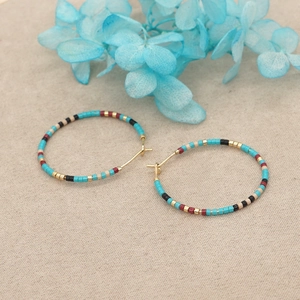 Orecchini a cerchio stile boho con perline Miyuki colorate e montatura dorata
