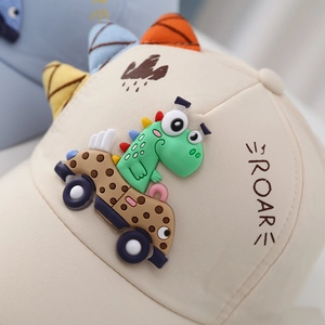 Kids dinosaur car baseball cap in beige cotton with 3D patches and colorful fins