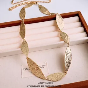 Minimalist golden leaf textured adjustable waist chain in a velvet jewelry box