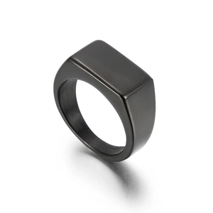 Bague chevalière homme en acier inoxydable noir mat avec surface rectangulaire plate