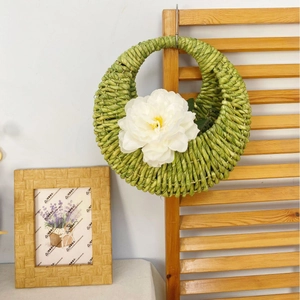 Handmade Woven Wall Hanging Basket Corn Husk Straw Decorative Basket With Artificial Peony Flower For Living Room Home