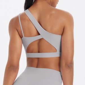 Detail view of the one-shoulder back strap design on this grey yoga sports bra set