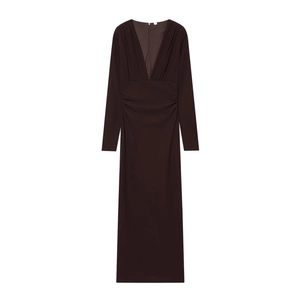 Robe longue moulante marron café à col en V et manches longues avec plis à la taille