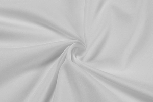 Vue détaillée de la texture du tissu en maille blanche avec drapé doux en spirale