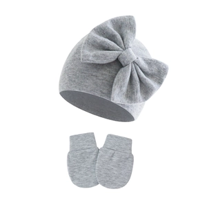 Newborn baby bow hat and anti-scratch mittens set in soft light grey knitted cotton fabric