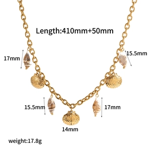 Gold shell necklace in stainless steel with marine charms and adjustable length