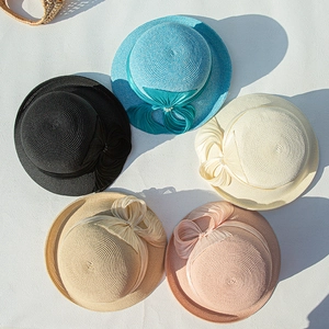 Chapeaux de paille d'été pour femmes en cinq couleurs avec rubans de soie et perles
