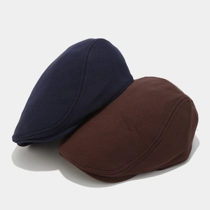 Casquettes gavroche classiques en bleu marine et marron en coton tricoté texturé